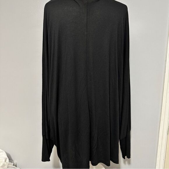 Venus black 3/4 sleeved top with a sequined heart size 2X - Picture 4 of 7